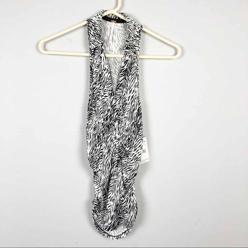 Free People Coco Tank Top Black White XS Printed Cropped V Neck Ruched Casual - Picture 3 of 5